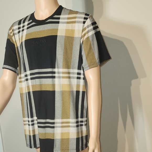 Guess Black and Gold Short Sleeve Tee Modern Design - Picture 5 of 9